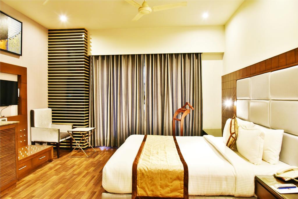 Sawera Grand Hotel Amritsar Exterior photo