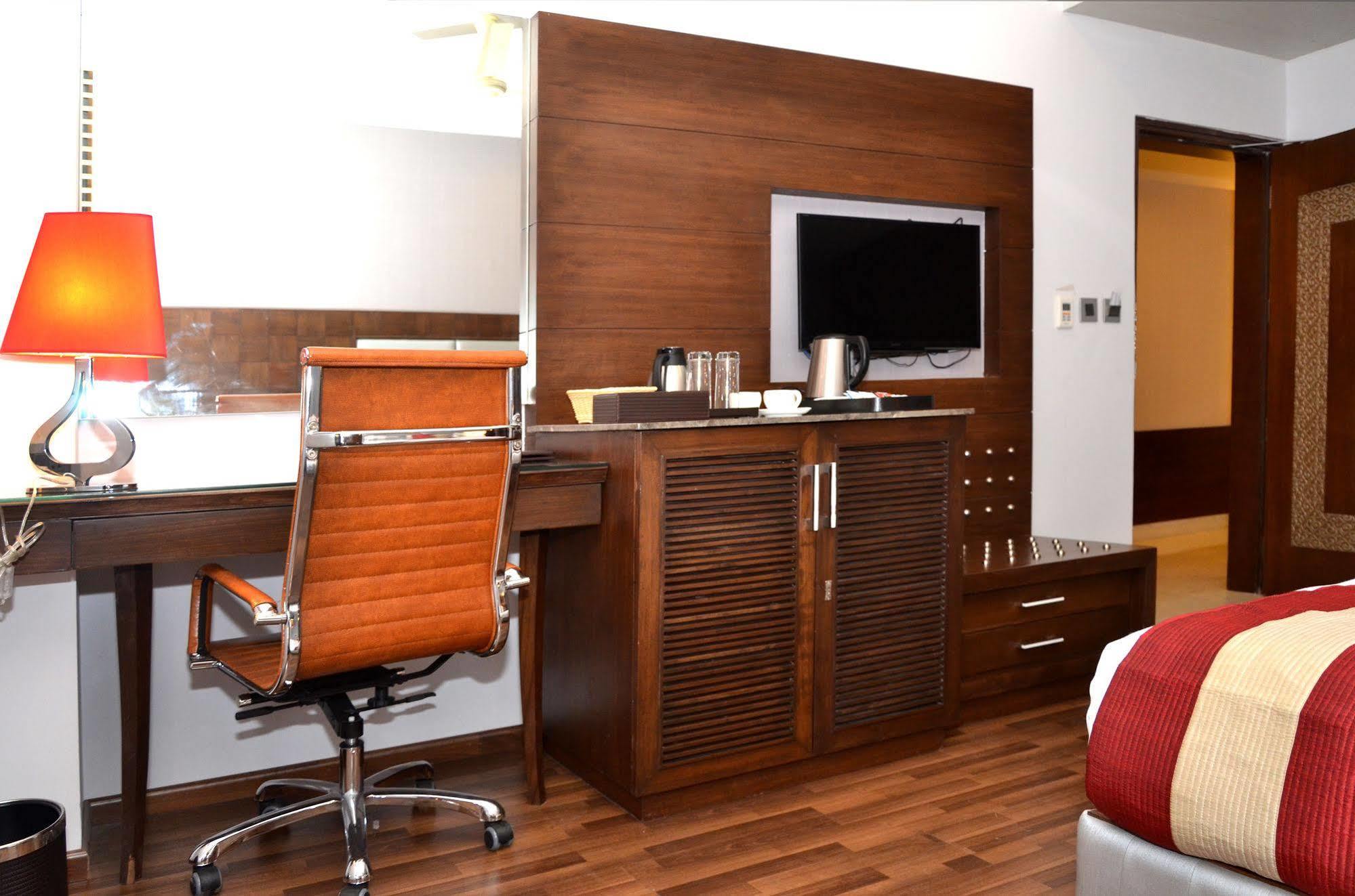 Sawera Grand Hotel Amritsar Exterior photo