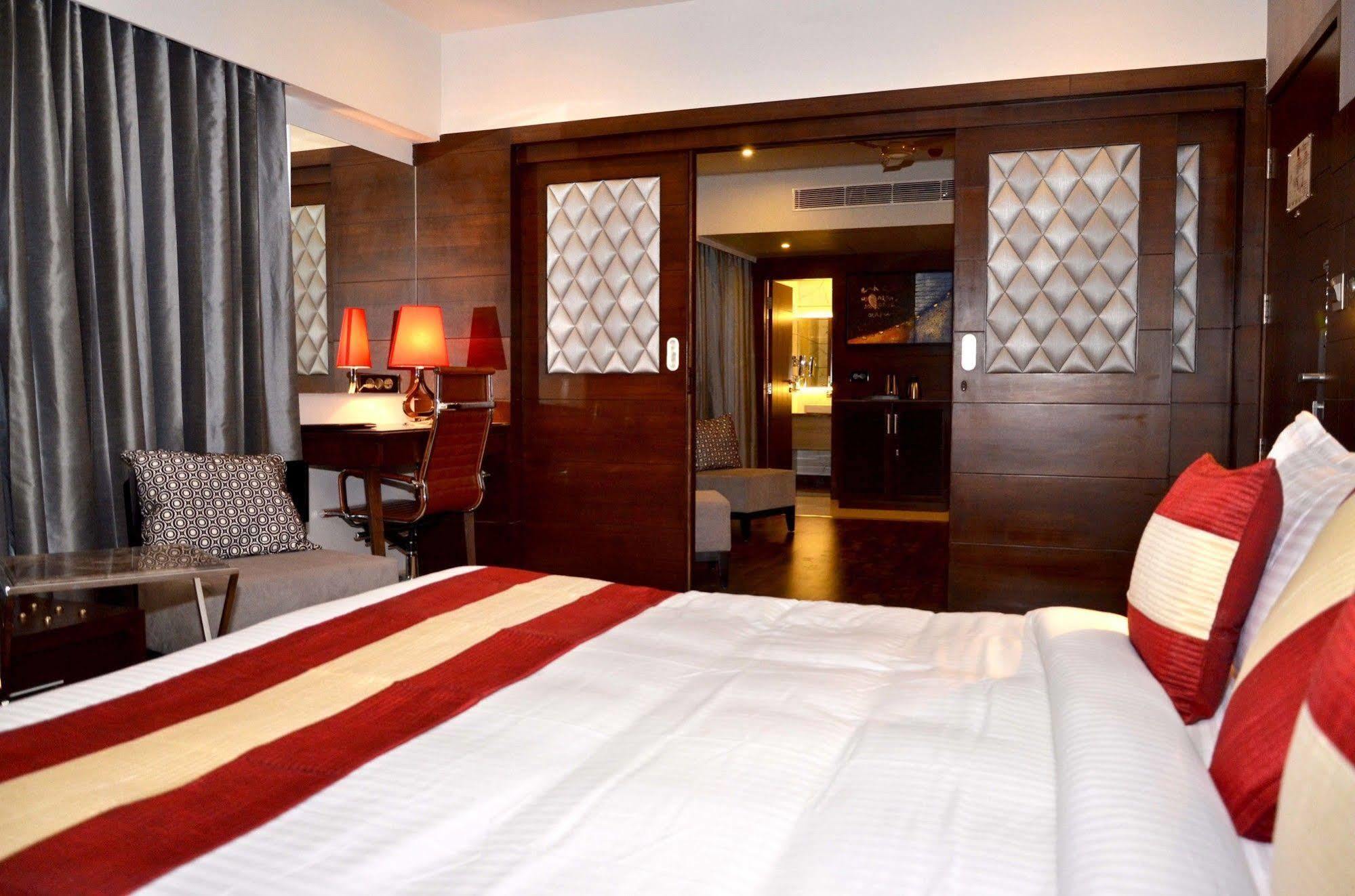 Sawera Grand Hotel Amritsar Exterior photo