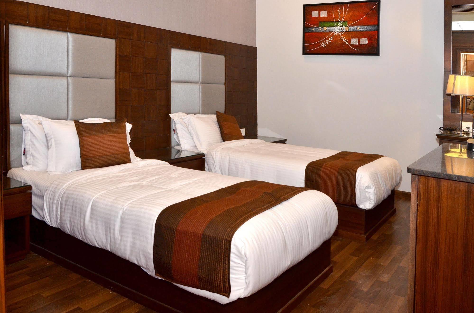 Sawera Grand Hotel Amritsar Exterior photo